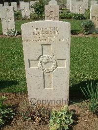 Sangro River War Cemetery - Higgins, Ronald Hamish