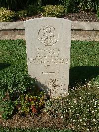 Sangro River War Cemetery - Howes, George Henry