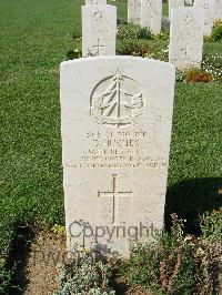Sangro River War Cemetery - Hughes, Daniel