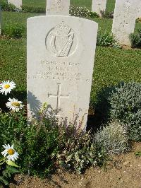 Sangro River War Cemetery - Hull, Desmond