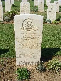 Sangro River War Cemetery - Hull, George Wilfred