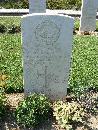 Sangro River War Cemetery - Johnson, Derick