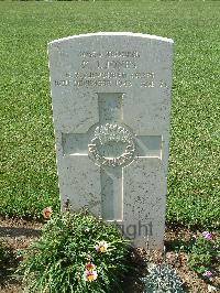 Sangro River War Cemetery - Jones, Kenneth James
