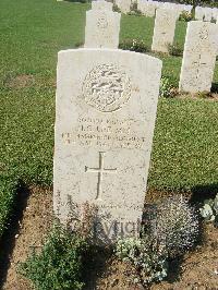 Sangro River War Cemetery - Lee, Henry Charles