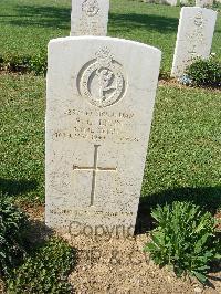 Sangro River War Cemetery - Lynn, Ernest George