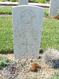 Sangro River War Cemetery - Moores, Richards
