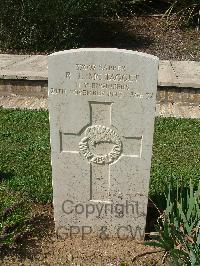 Sangro River War Cemetery - McTagget, Robert Lionel