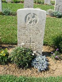 Sangro River War Cemetery - Neale, Donald William