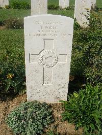 Sangro River War Cemetery - Noble, Thomas