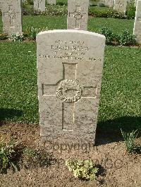 Sangro River War Cemetery - Oldham, Frederick George