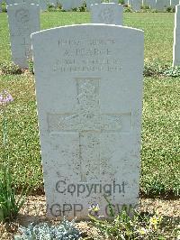 Sangro River War Cemetery - Pearce, Arthur