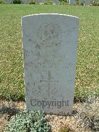 Sangro River War Cemetery - Peerless, Peter Maurice