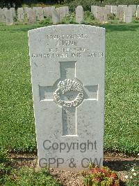 Sangro River War Cemetery - Pene, James