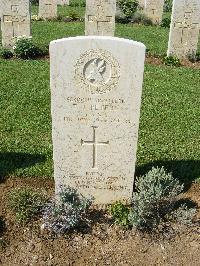 Sangro River War Cemetery - Peters, T T