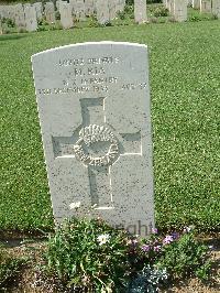 Sangro River War Cemetery - Ria, Meta