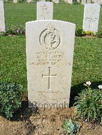 Sangro River War Cemetery - Roberts, John Patrick