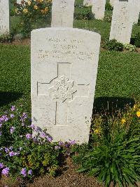 Sangro River War Cemetery - Sarin, Victor