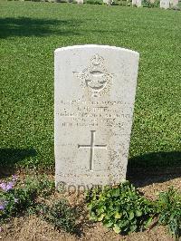 Sangro River War Cemetery - Simister, Thomas