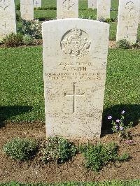 Sangro River War Cemetery - Smith, Victor