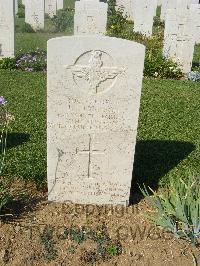 Sangro River War Cemetery - Thompson, John