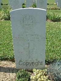 Sangro River War Cemetery - Thurley, Richard Gordon