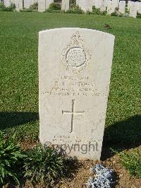 Sangro River War Cemetery - Toms, Peter Byard Gillingham