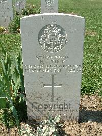 Sangro River War Cemetery - Tuck, Hubert Lawrence