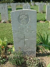 Sangro River War Cemetery - Walls, George
