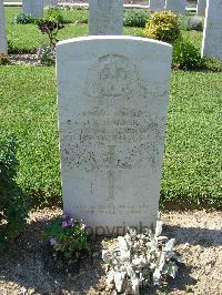 Sangro River War Cemetery - Weller, James Robert