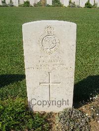 Sangro River War Cemetery - Wood, Llewellyn Campion