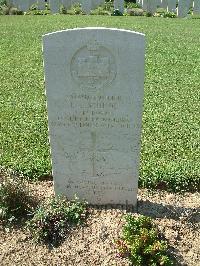 Sangro River War Cemetery - Young, John