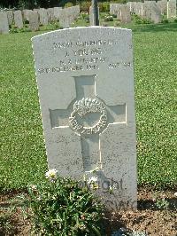 Sangro River War Cemetery - Young, Leslie James