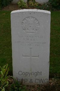Crucifix Corner Cemetery, Villers-Bretonneux - Iles, Albert H.