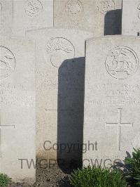 Noeux-Les-Mines Communal Cemetery - Baker, R W