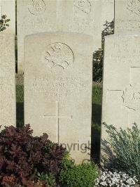 Noeux-Les-Mines Communal Cemetery - Barnes, H V