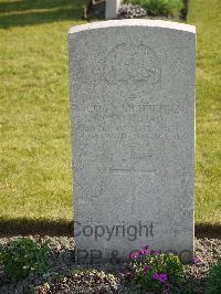 Noeux-Les-Mines Communal Cemetery - Broad, Clifford Newman