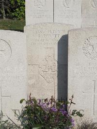 Noeux-Les-Mines Communal Cemetery - Devitt, R