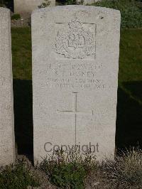 Noeux-Les-Mines Communal Cemetery - Disney, Stanley Frank