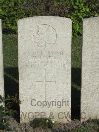 Noeux-Les-Mines Communal Cemetery - Foster, Harry