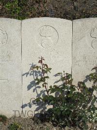 Noeux-Les-Mines Communal Cemetery - Garrett, H G