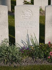 Noeux-Les-Mines Communal Cemetery - Gilbert, W E