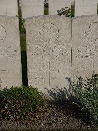 Noeux-Les-Mines Communal Cemetery - Green, L R