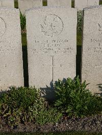 Noeux-Les-Mines Communal Cemetery - Guy, Robert Byron