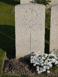 Noeux-Les-Mines Communal Cemetery - Gwynn, R