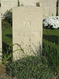 Noeux-Les-Mines Communal Cemetery - Jones, Wilfred