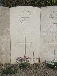 Noeux-Les-Mines Communal Cemetery - Lee, H H