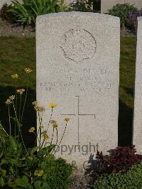 Noeux-Les-Mines Communal Cemetery - Lewis, J H