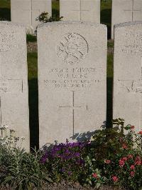 Noeux-Les-Mines Communal Cemetery - Long, W J
