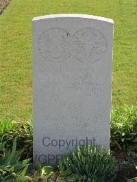 Noeux-Les-Mines Communal Cemetery - Mason, W