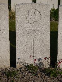 Noeux-Les-Mines Communal Cemetery - Mears, H J